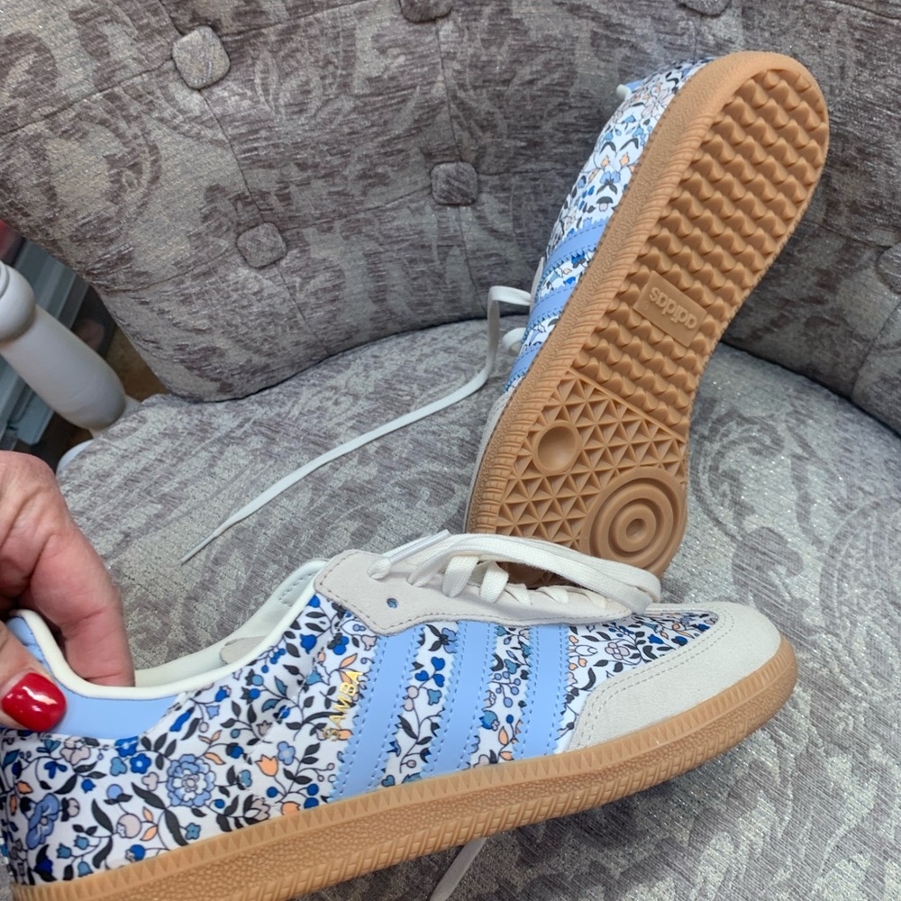 Samba X adidas liberty. Womens blue and White Floral Sneakers